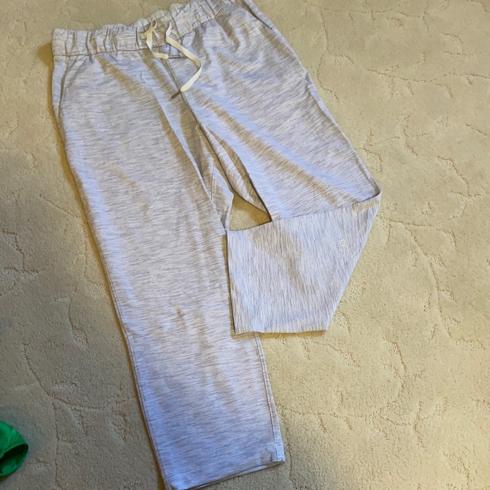 Lululemon crop pants !